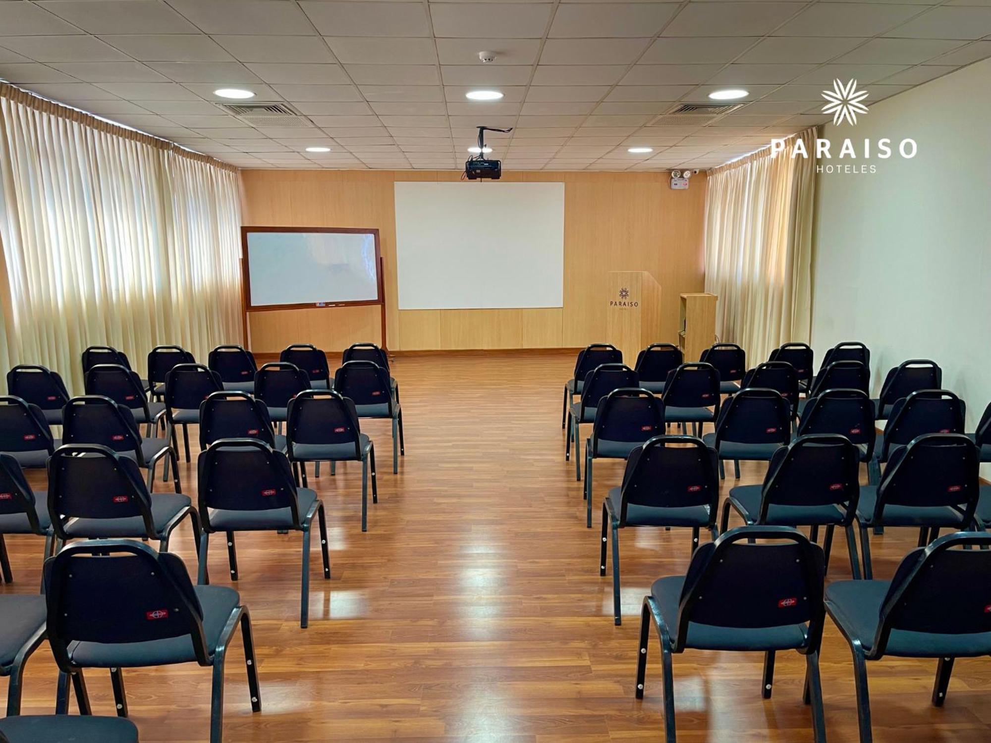Hoteles Paraiso チクラーヨ エクステリア 写真